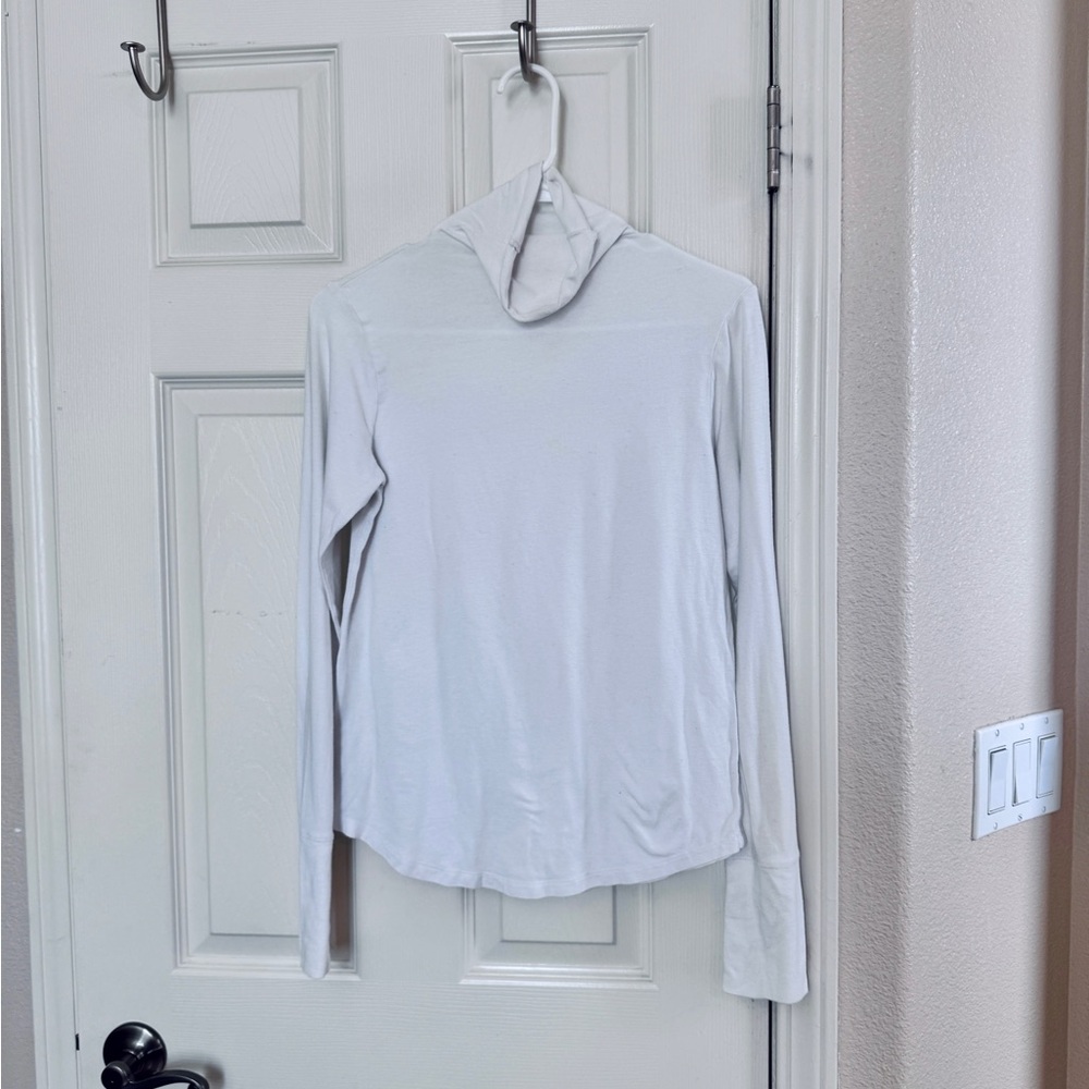 Gap Women's White Long Sleeve Turtleneck Top